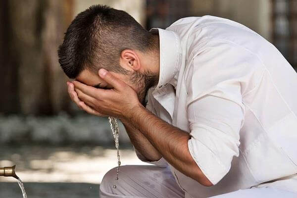 ما هو تعريف الوضوء فى اللغة والشرع؟ وما هى موجبات الوضوء