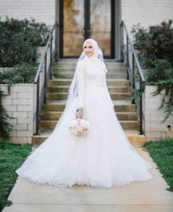 أحدث فساتين الزفاف الأوف وايت