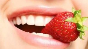 4 وصفات طبيعيه لتبيض الأسنان فى المنزل