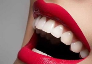 4 وصفات طبيعيه لتبيض الأسنان فى المنزل