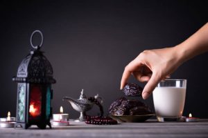 تجارب رجيم التمر واللبن مع الفواكه بالصور