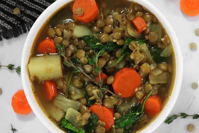 طريقة عمل شوربة العدس بالبطاطس
