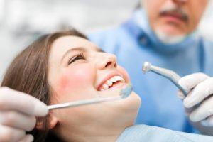 ثلاث طرق تبييض الأسنان بشكل أسرع فى المنزل