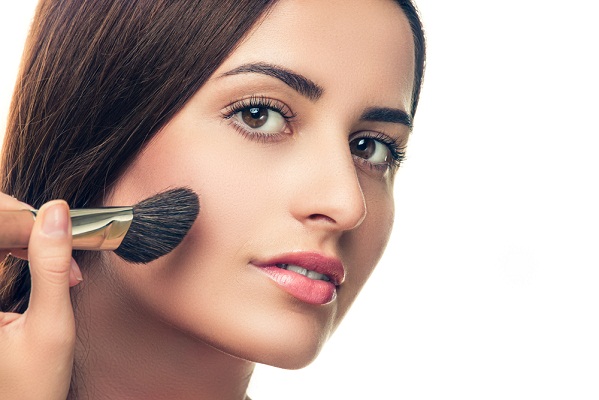 اهم المشكلات التى تسبب تلف المكياج