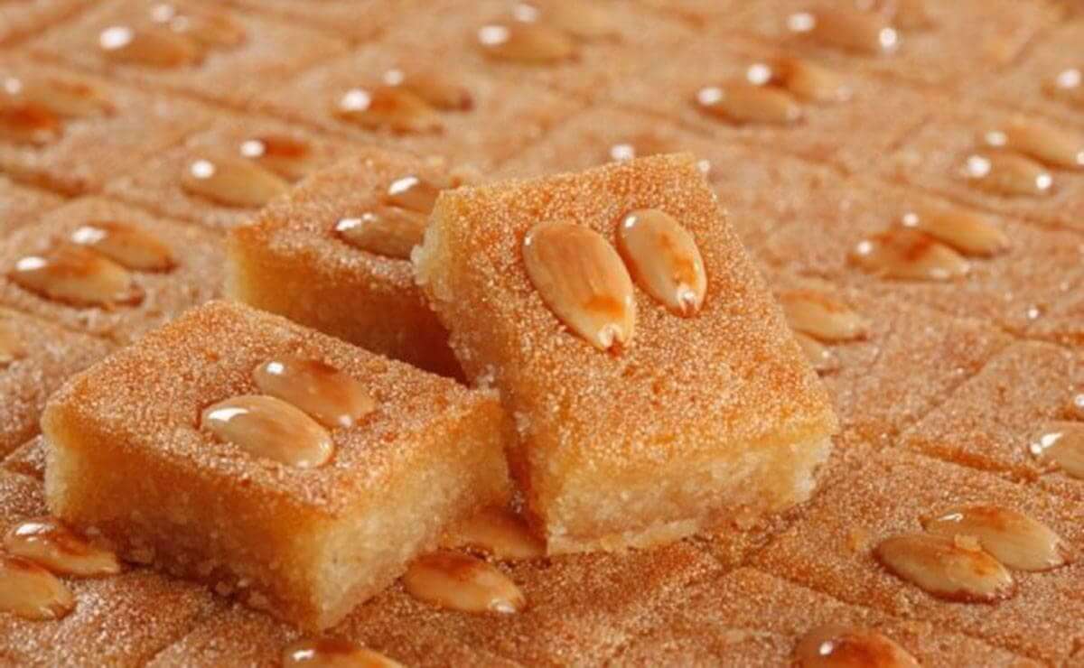 طريقة عمل أنواع البسبوسة بالصور