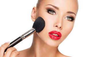 انواع فرش المكياج وطرق استخدامها