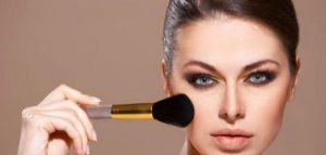 كيفية اختيار فن المكياج فى الآساس الجيد