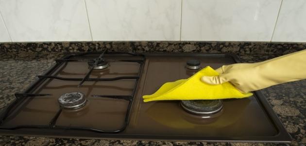 طرق تنظيف عيون الغاز من آثار الحرق